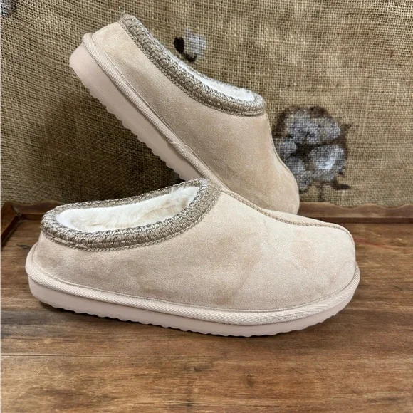 NIB, Very G, Sparks, Nude, Faux Fur Interior - Picture 2 of 8